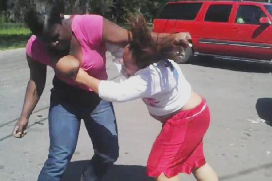 HUge bouncing boob in this street fight.
